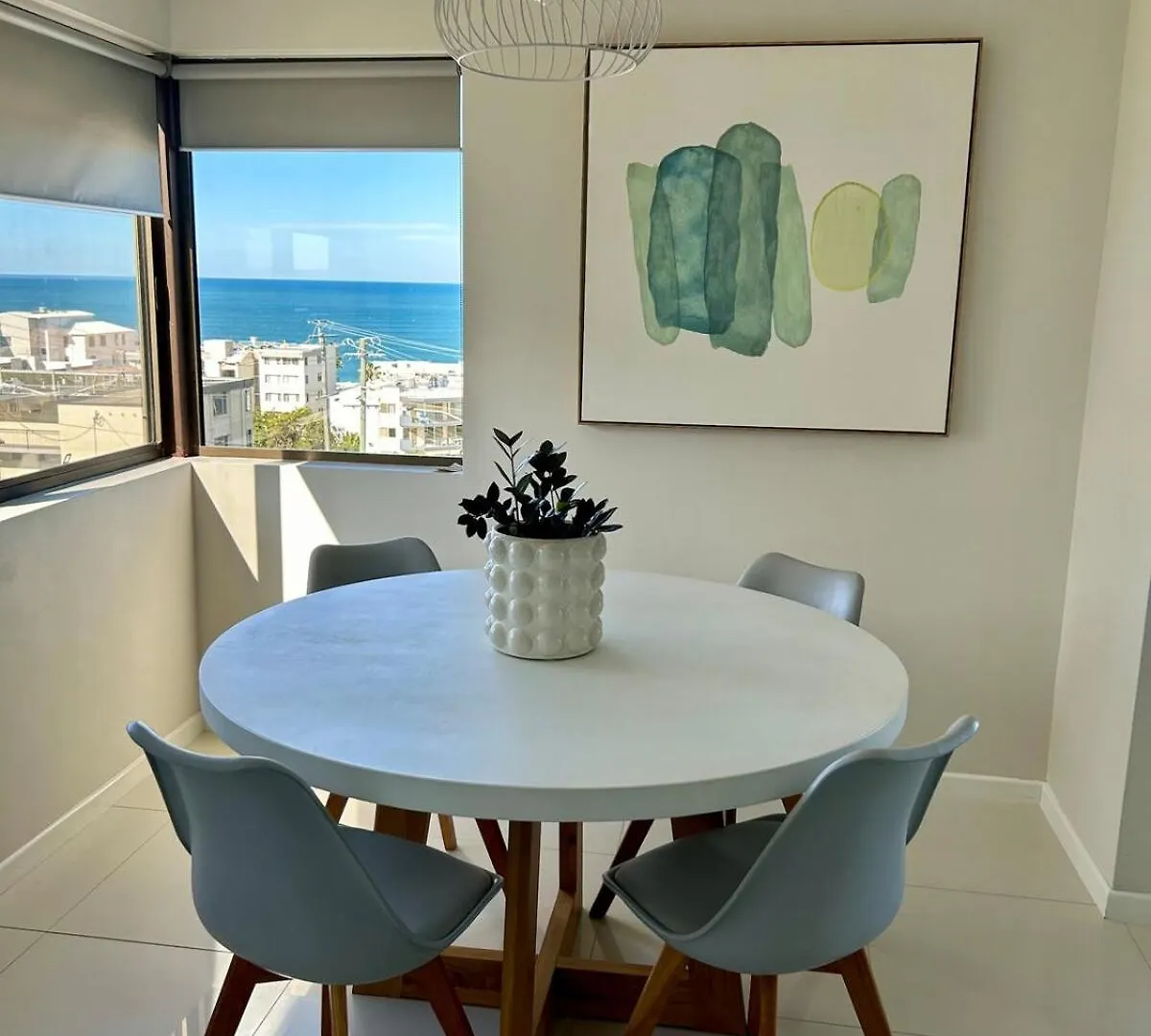 Serene Beachside Apartment Caloundra